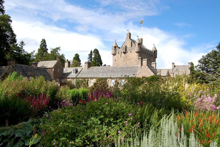 3-Castles-Cawdor-Castle-Gardens
